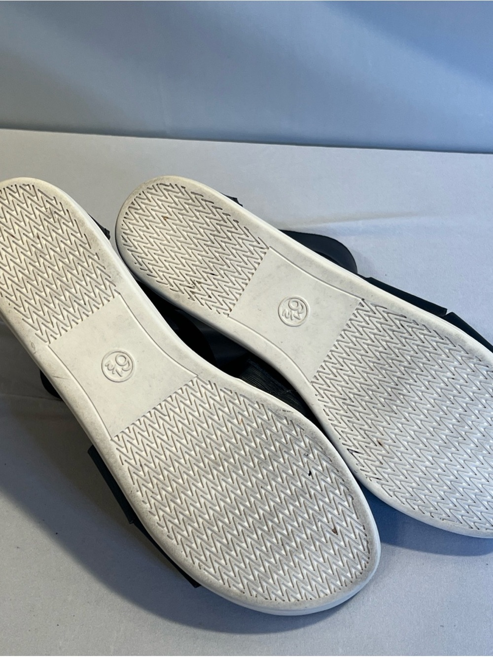 Universal Thread Black and White Platform Crossband Sandals - Picture 9 of 9
